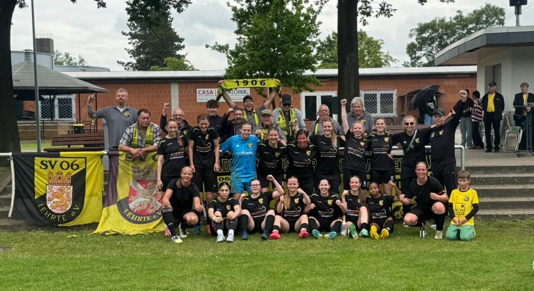 2damen aufstieg 2026 gruppenfoto