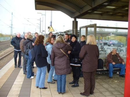 Sammeln am Ahltener Bahnhof